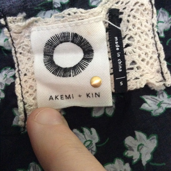 Akemi + Kin sleeveless blouse - Picture 4 of 5